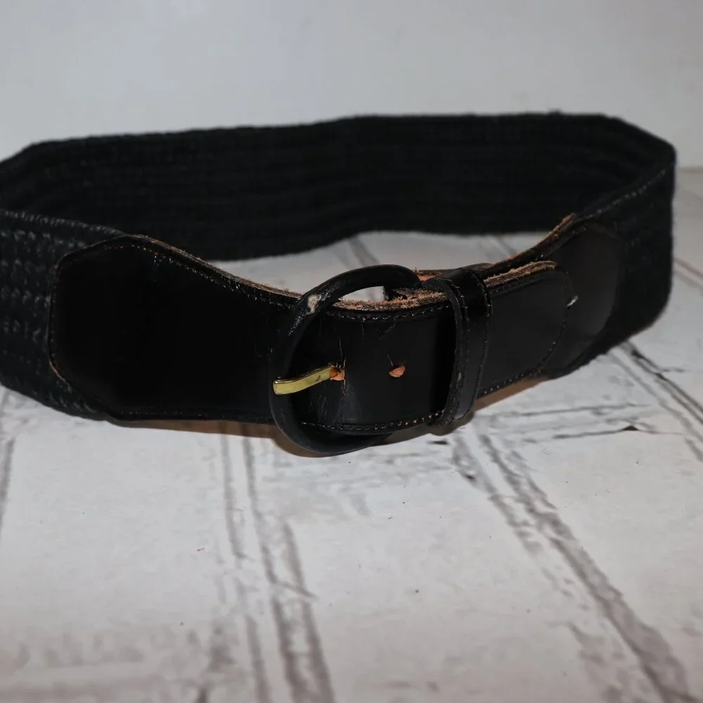 🖤 Vintage Black Waist Belt – 26